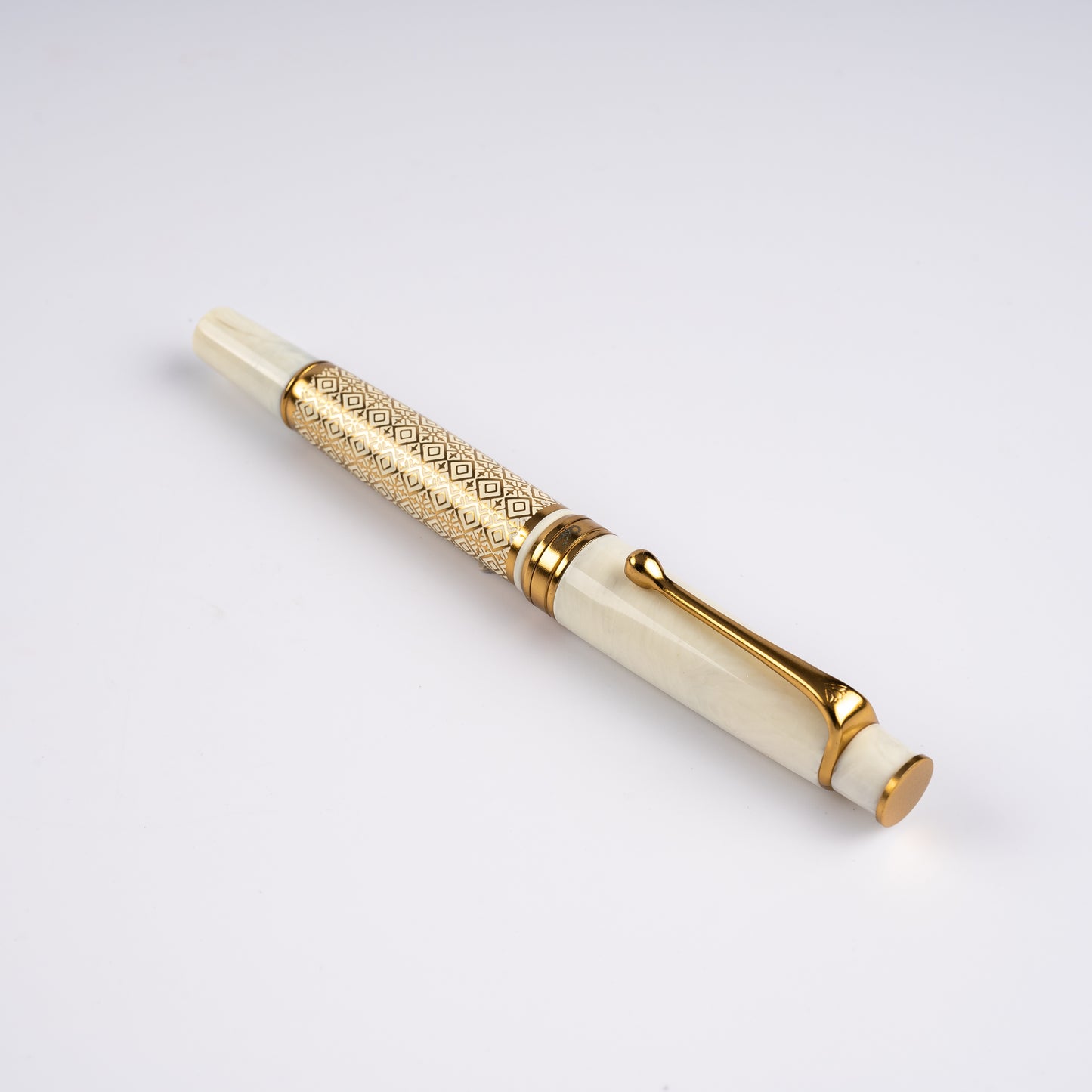 Royale Ivory Diamond Fountain Pen