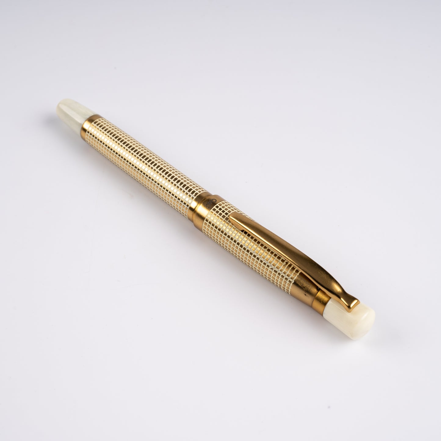 Tulip Ivory X Hatch Roller Ball Pen