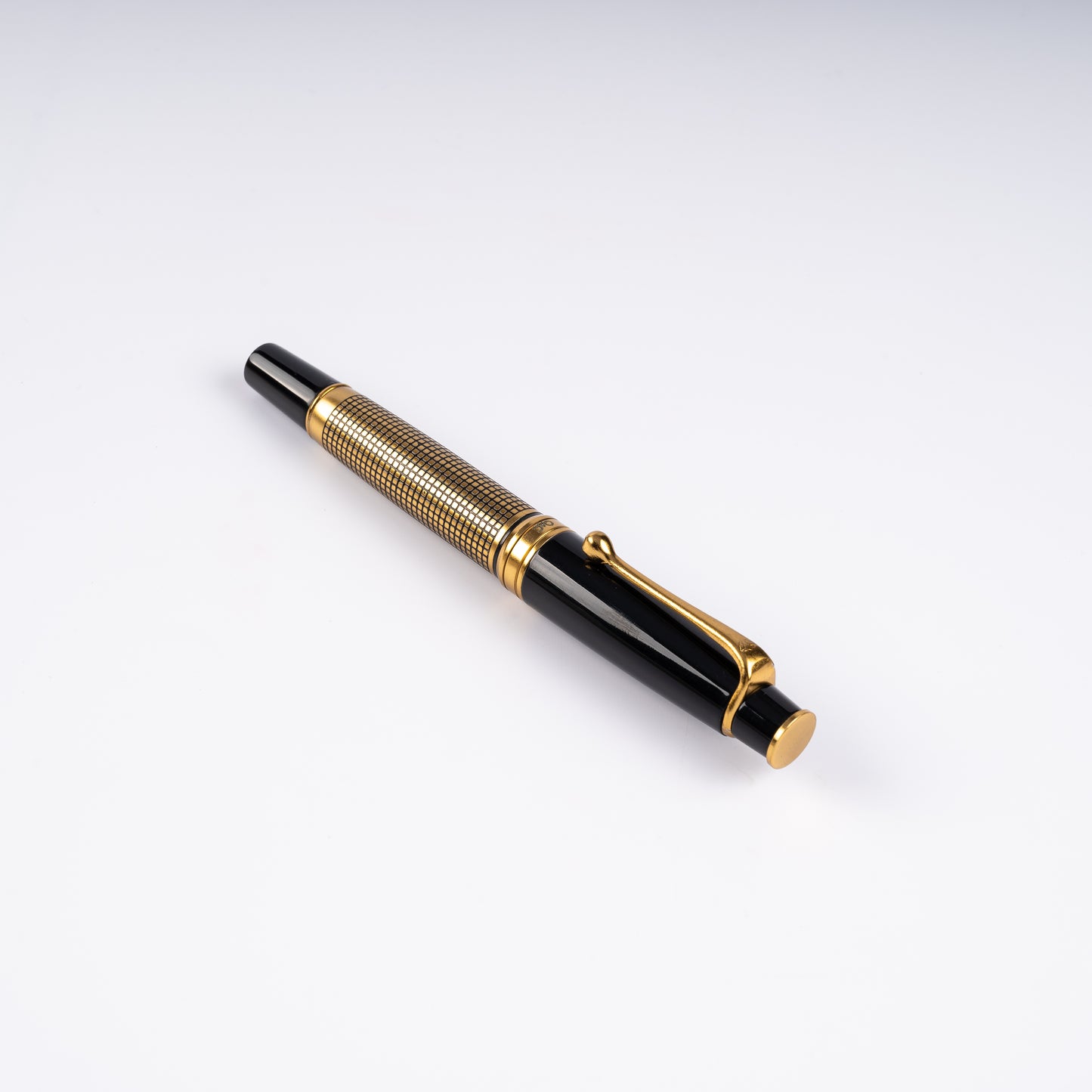 Royale Ebony X Hatch Fountain Pen
