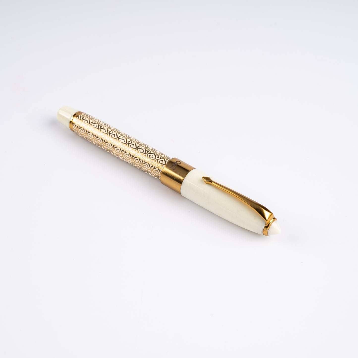 Epic Ivory Diamond Fountain Pen