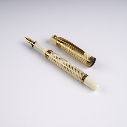Tulip Ivory Polka Dot Fountain Pen