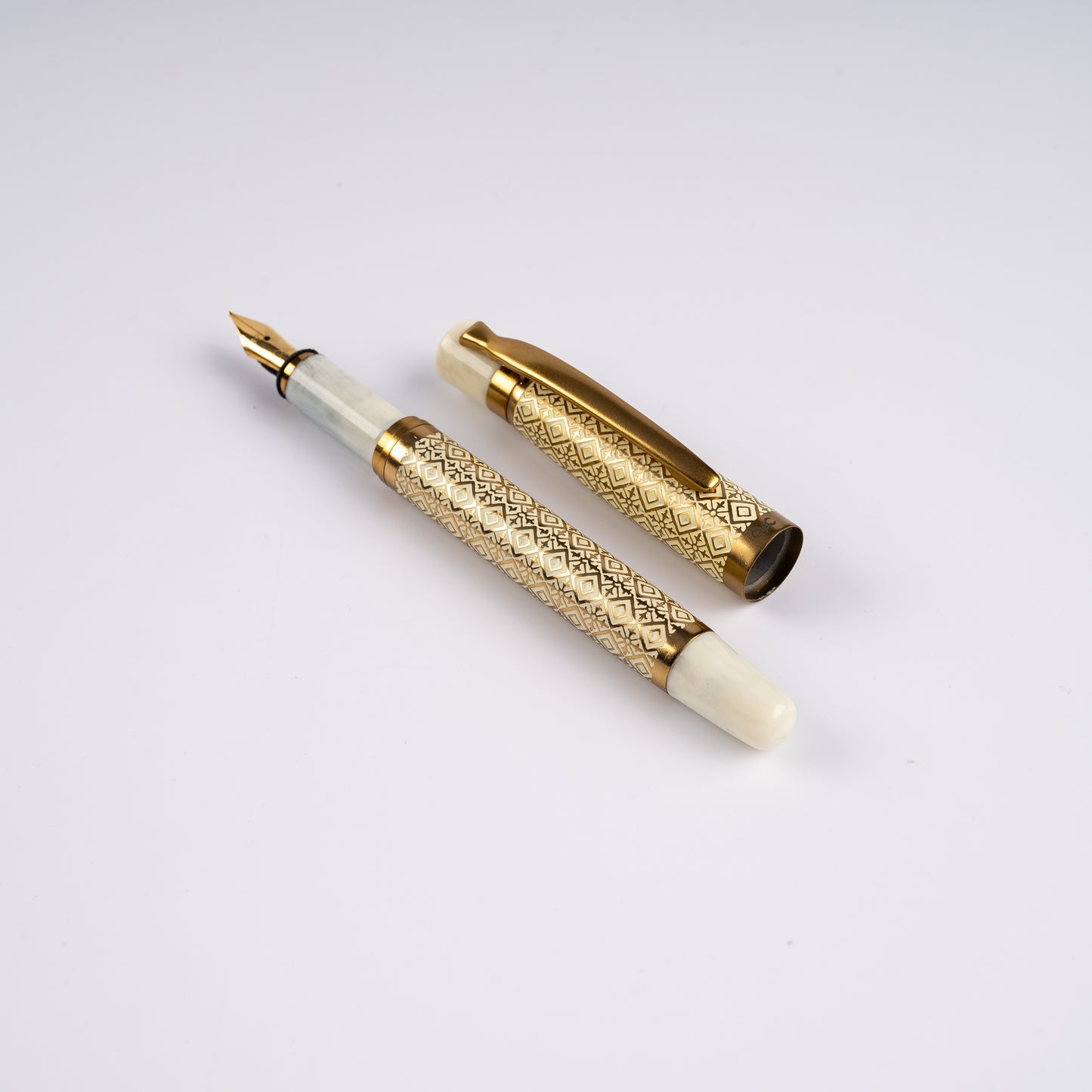 Tulip Ivory Diamond Fountain Pen