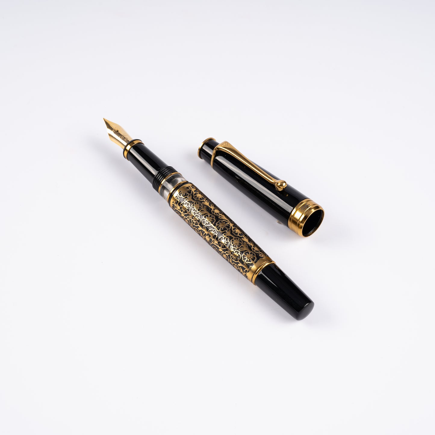 Royale Ebony Blossom Fountain Pen