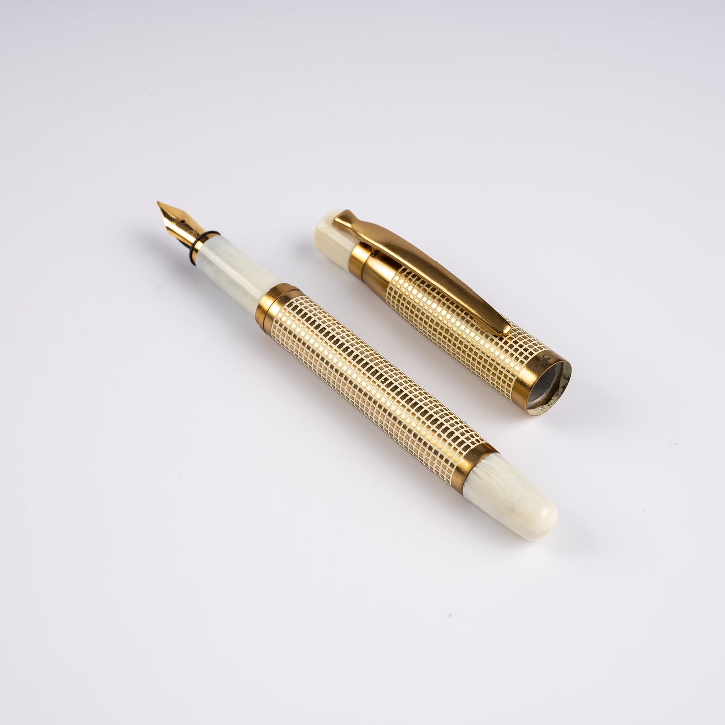 Tulip Ivory X Hatch Fountain Pen