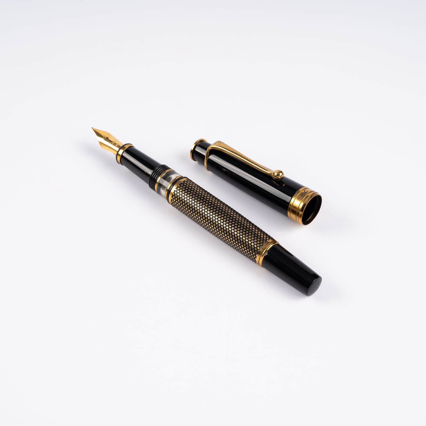 Royale Ebony Polka Dot Fountain Pen