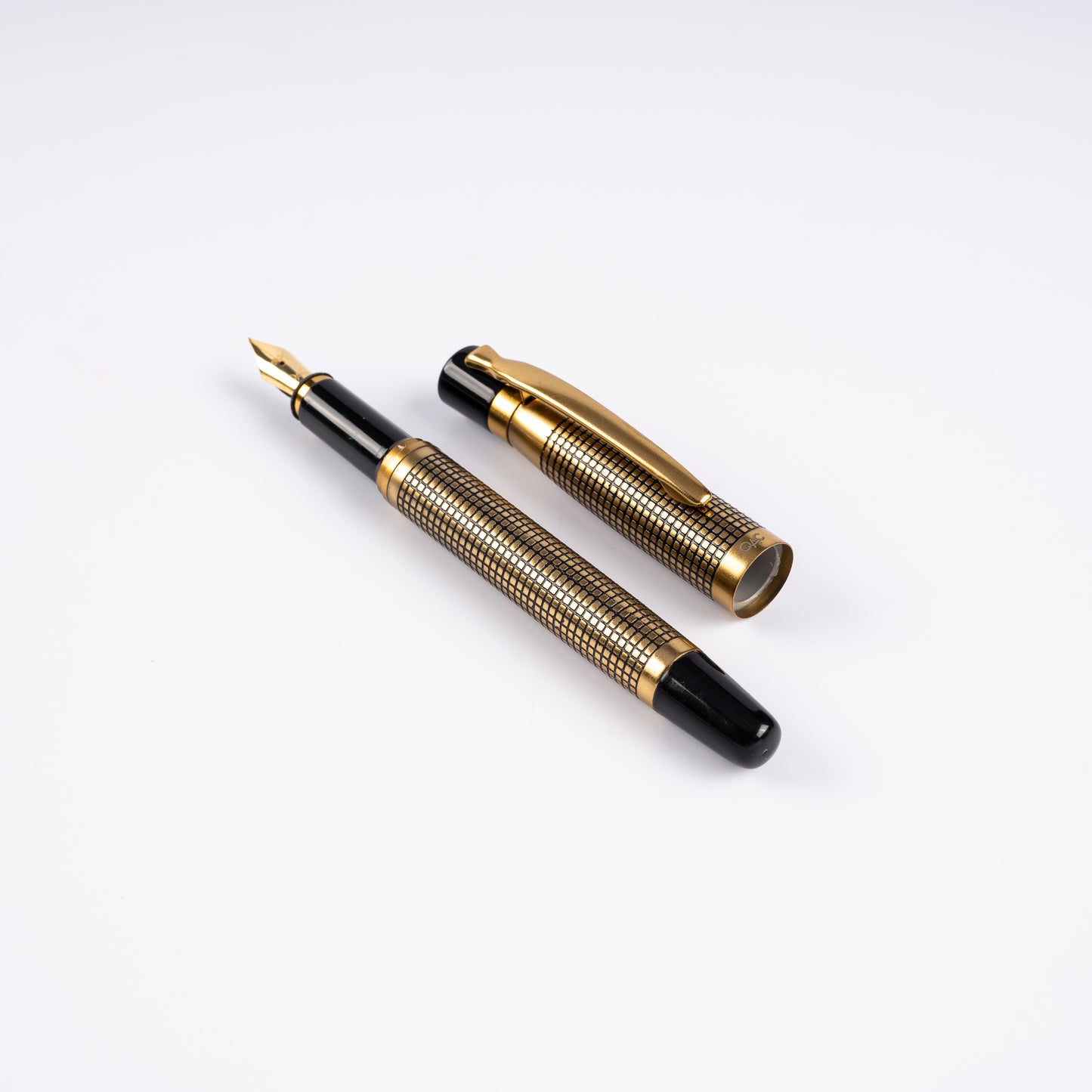 Tulip Ebony X Hatch Fountain Pen