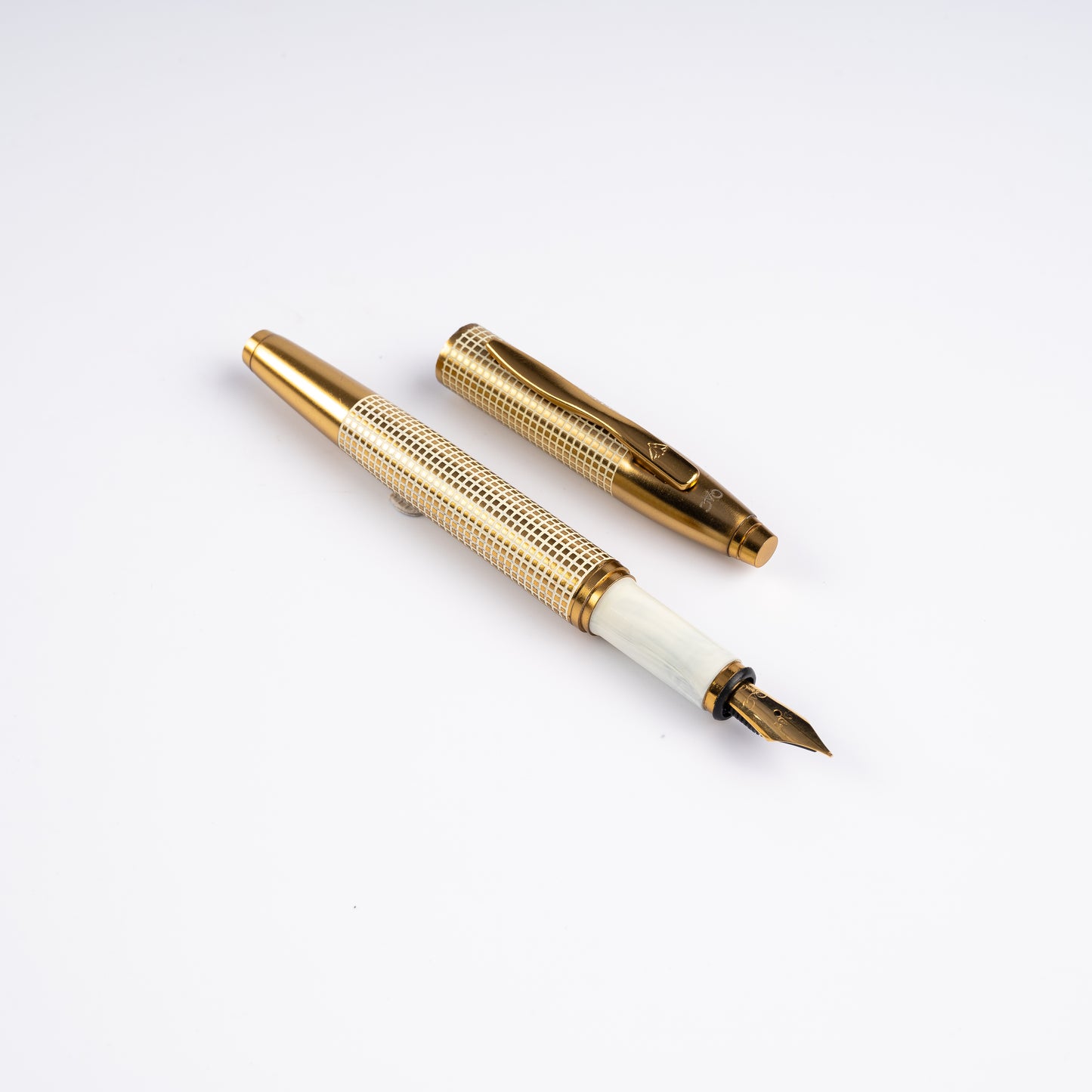 Effex Ivory X Hatch Fountain Pen