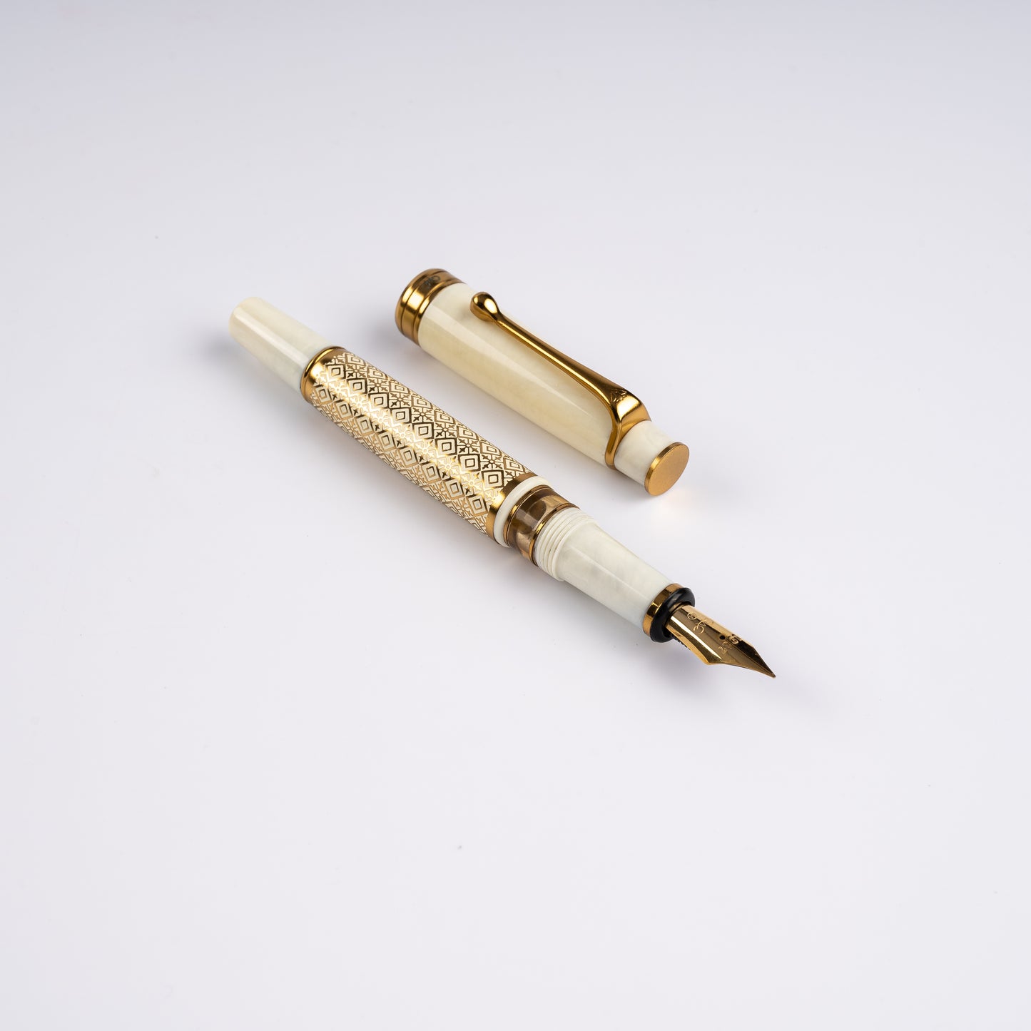 Royale Ivory Diamond Fountain Pen