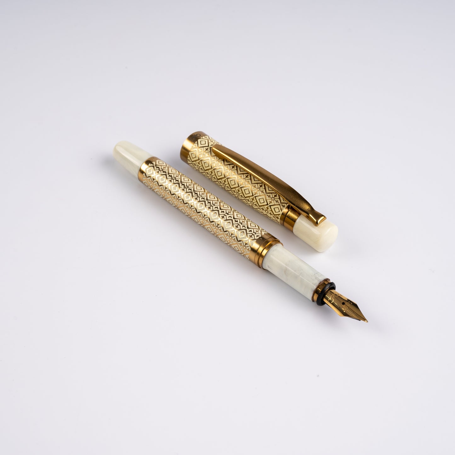 Tulip Ivory Diamond Fountain Pen