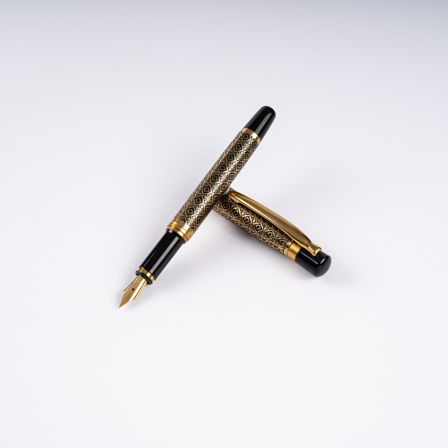 Tulip Ebony Diamond Fountain Pen