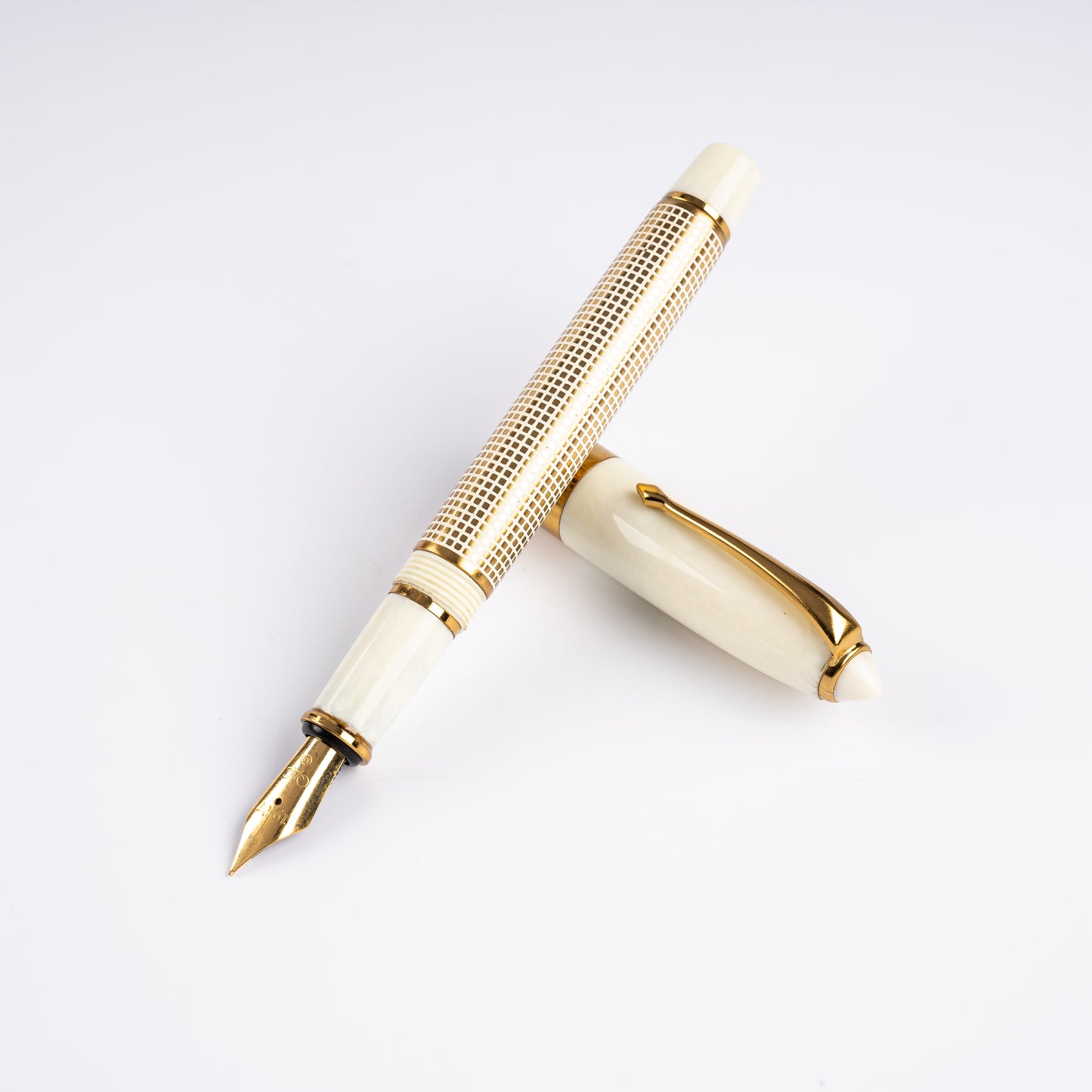 Epic Ivory X Hatch Fountain Pen