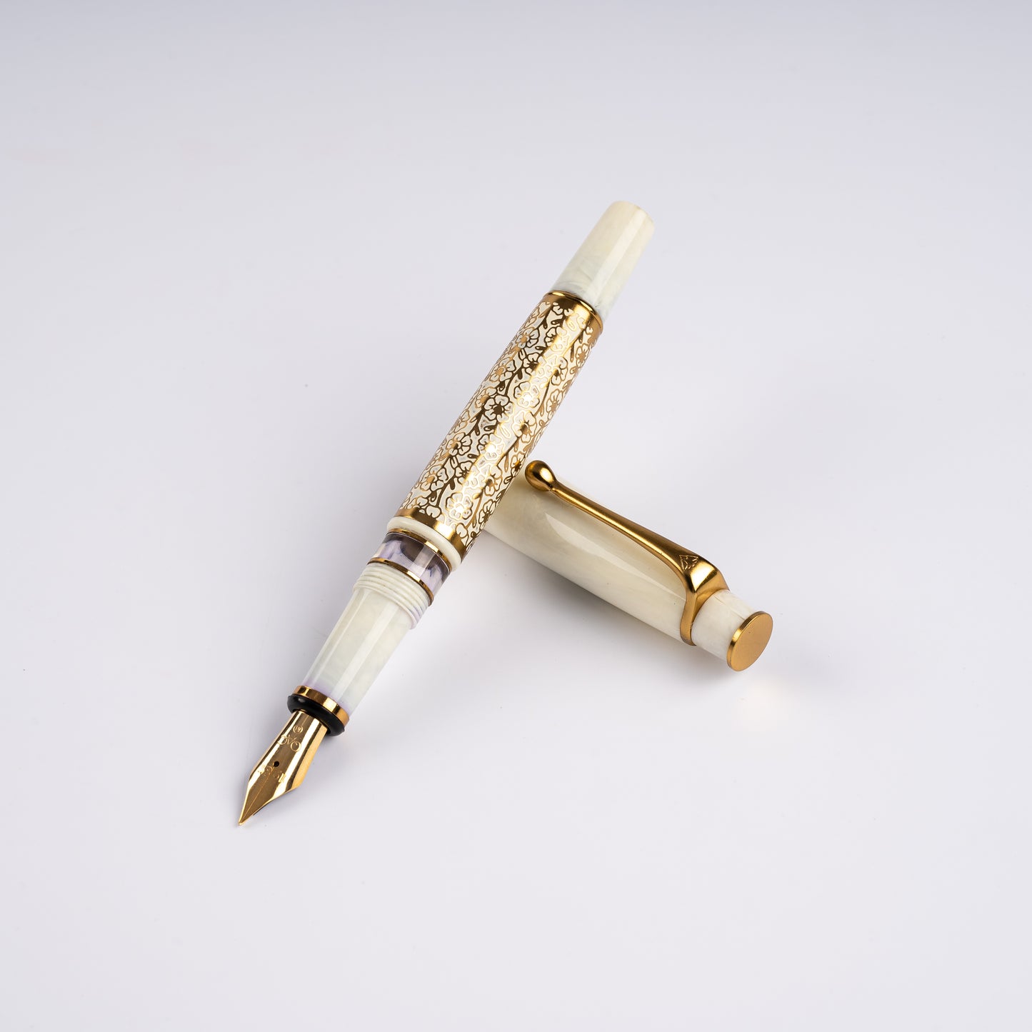 Royale Ivory Blossom Fountain Pen