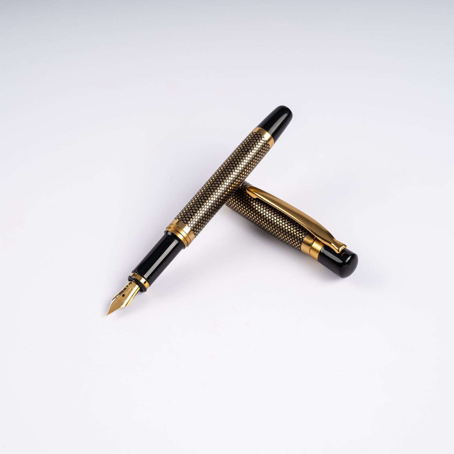 Tulip Ebony Polka Dot Fountain Pen