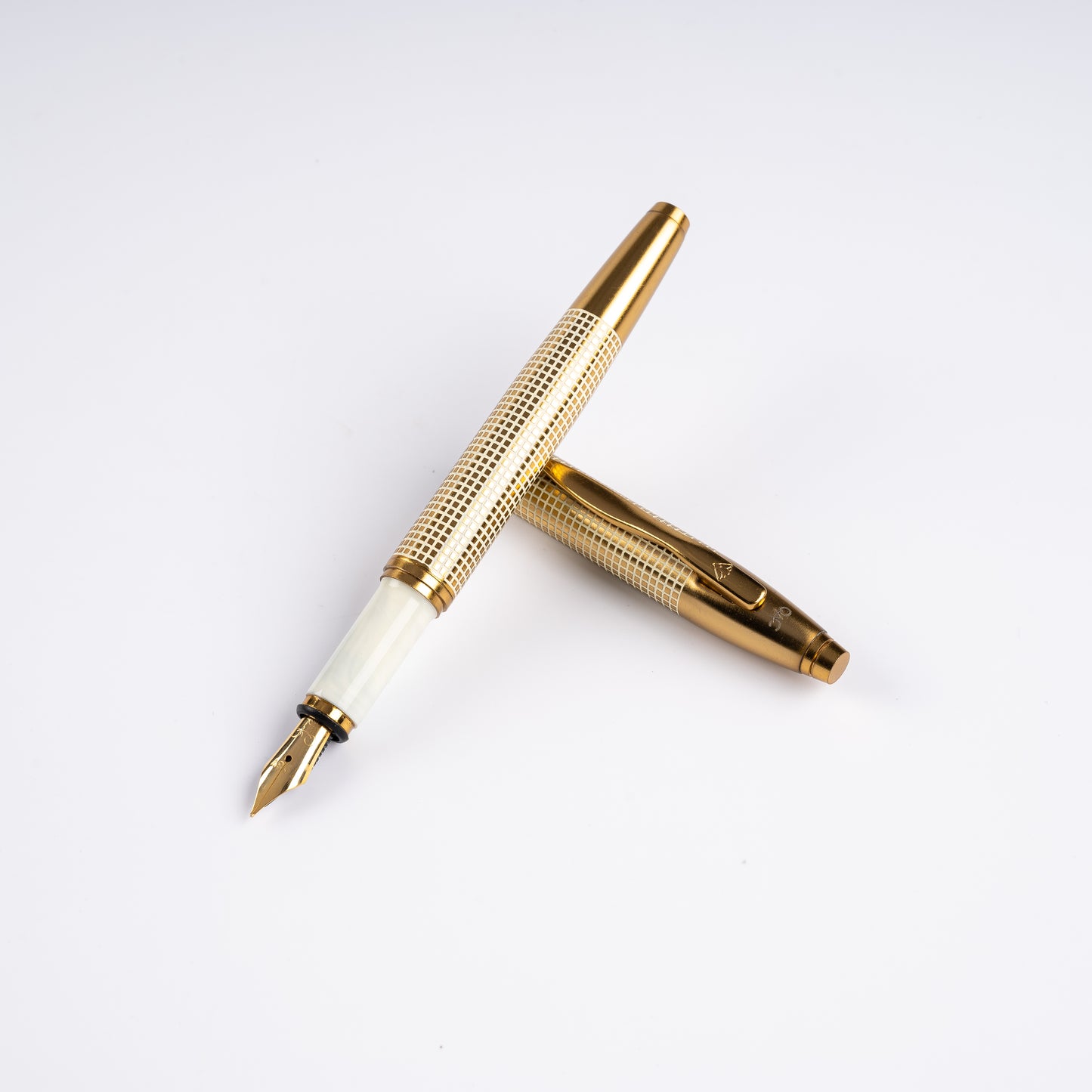 Effex Ivory X Hatch Fountain Pen