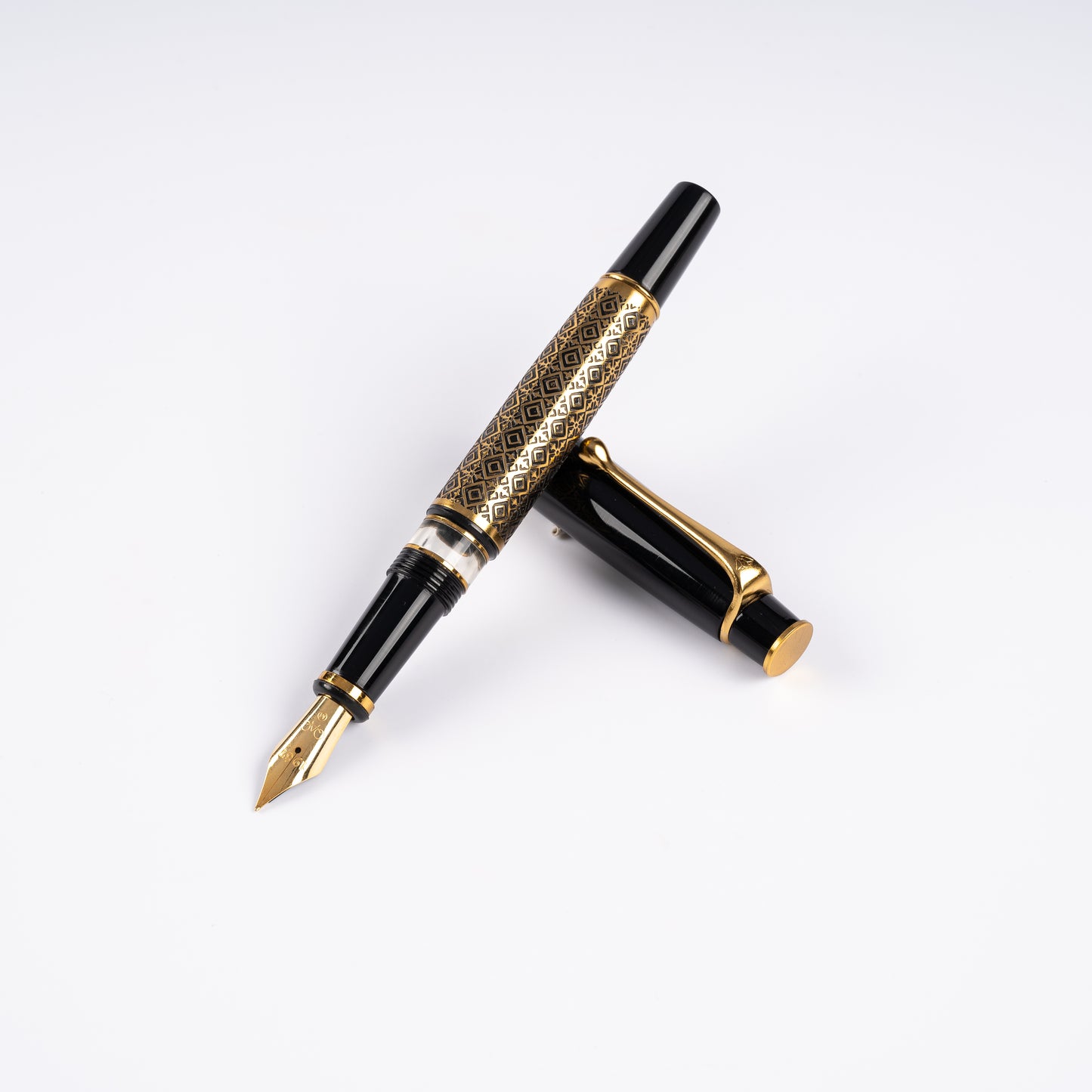 Royale Ebony Diamond Fountain Pen