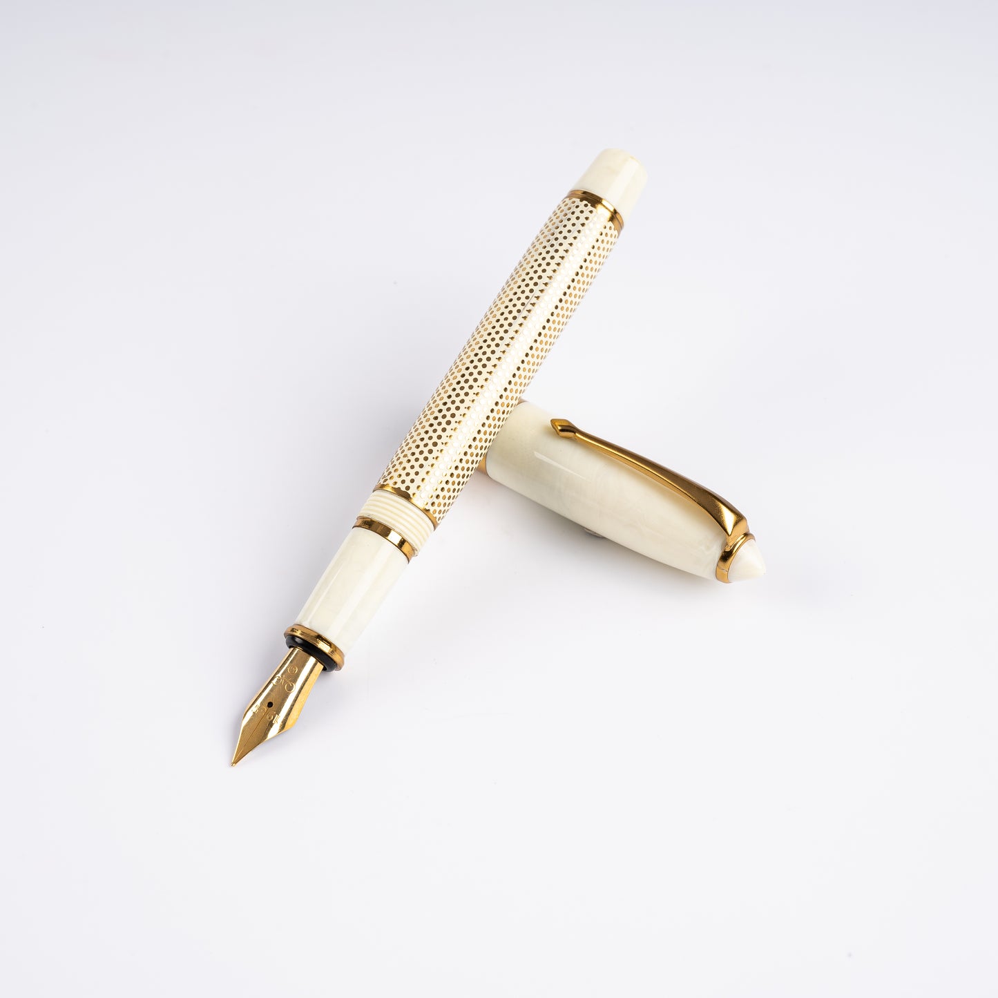 Epic Ivory Polka Dot Fountain Pen