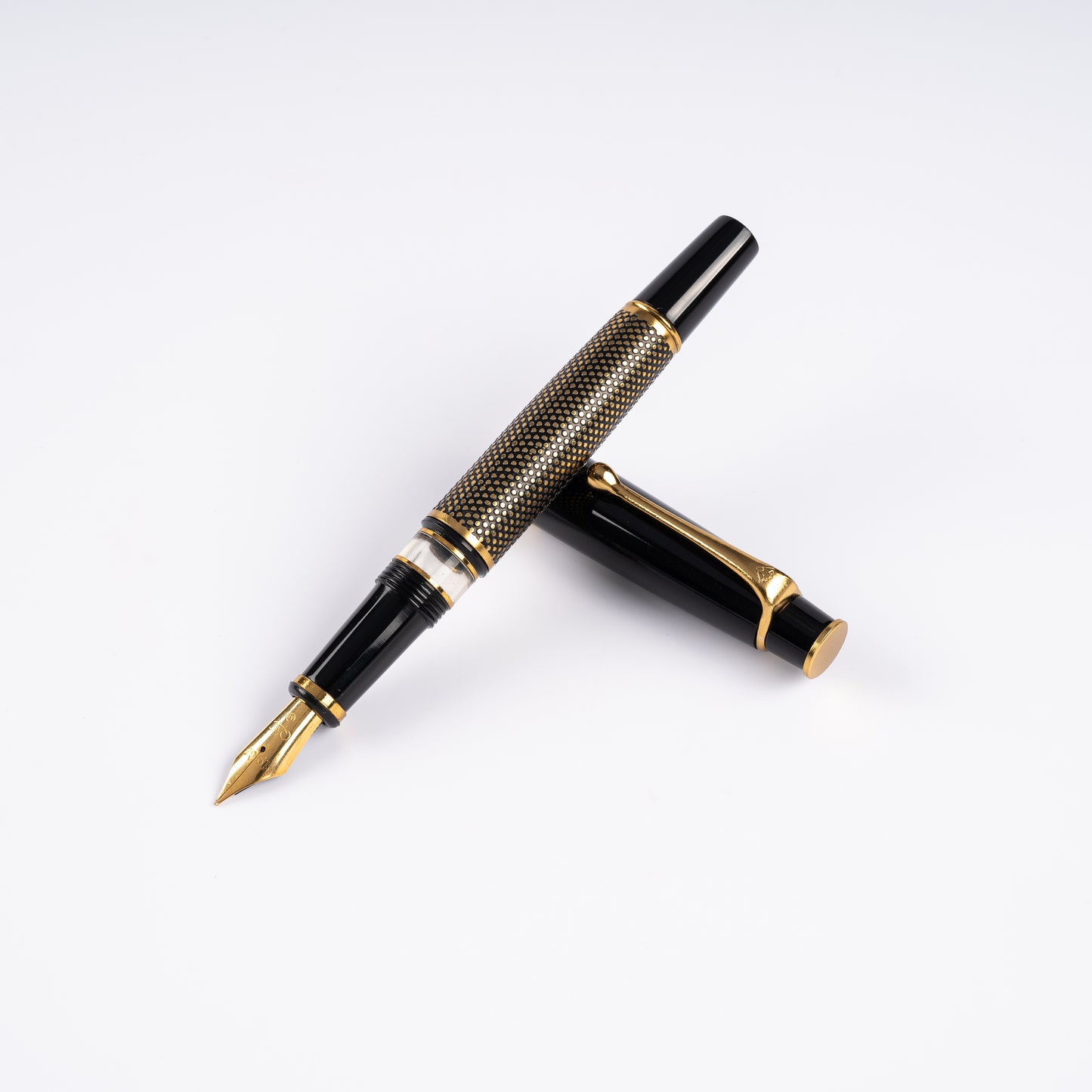 Royale Ebony Polka Dot Fountain Pen