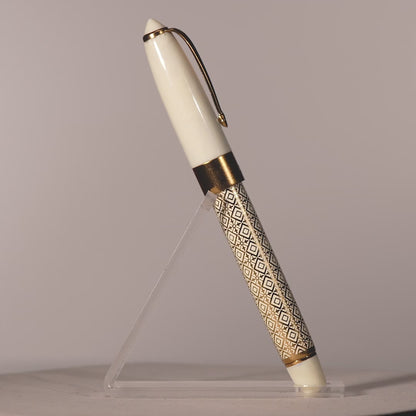 Epic Ivory Diamond Fountain Pen